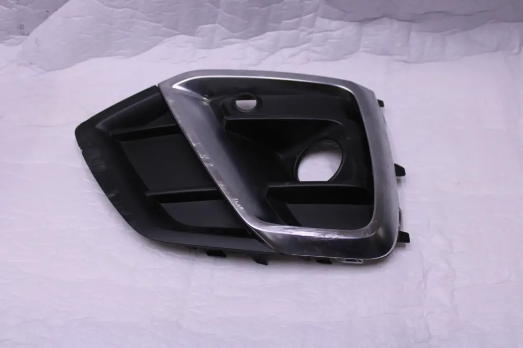 Audi Q5 Fog Light Grille Right Off Side Front 80A807680AG In Sharjah