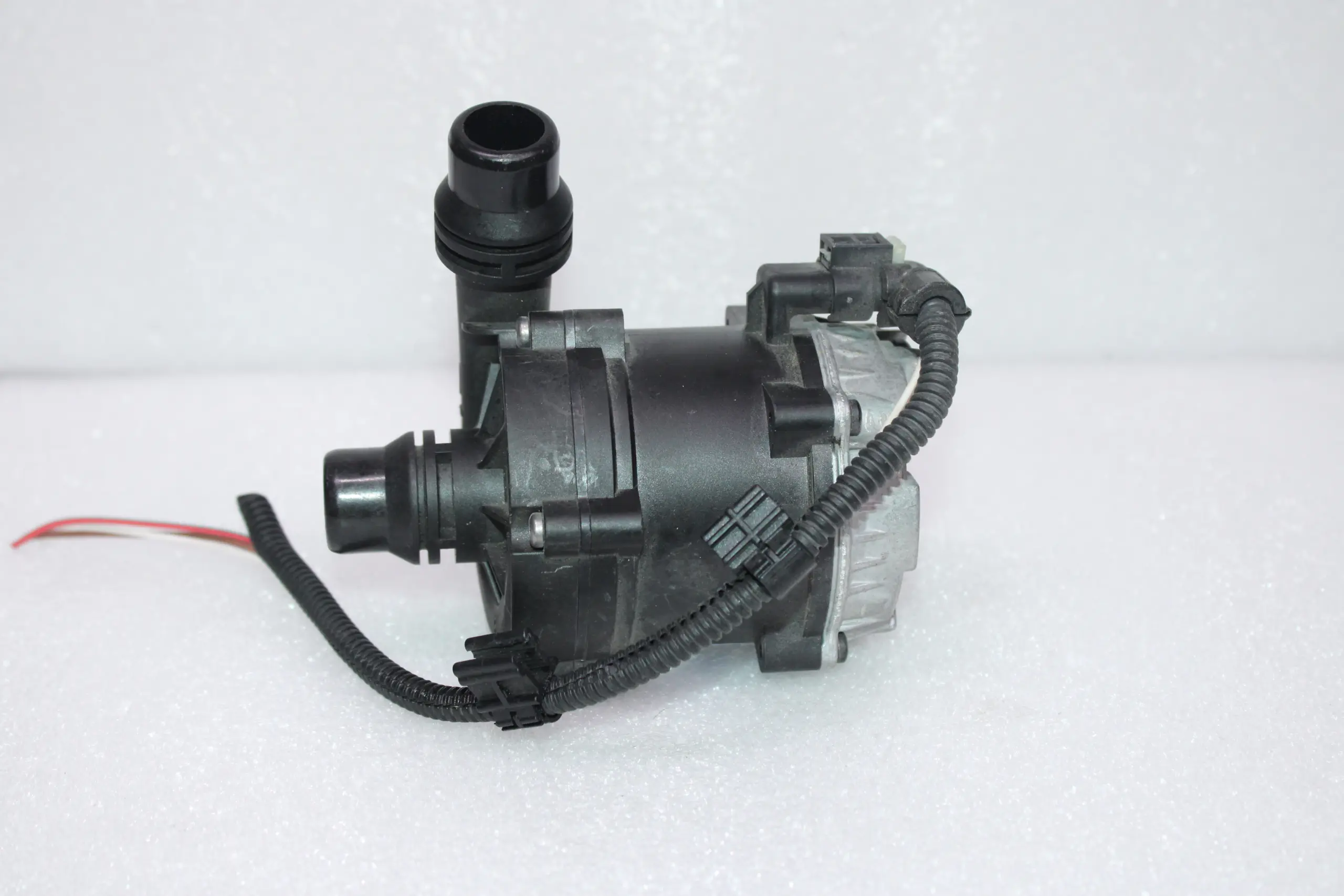 BMW G30 G12 Auxiliary water pump 11518637952