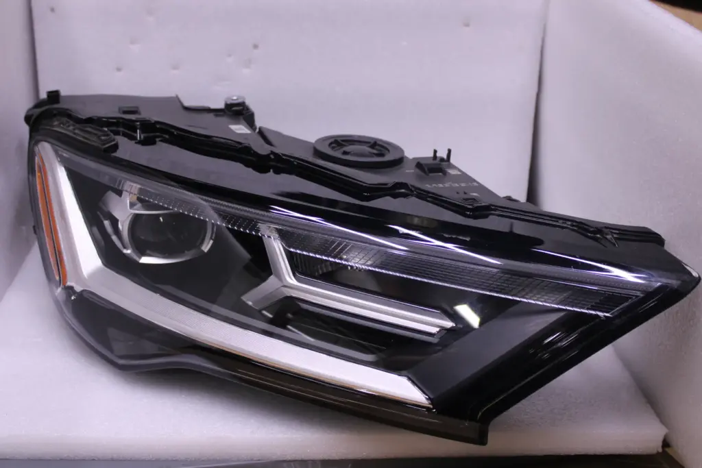 AUDI Q7 HEADLIGHT USA RIGHT 4M0941012B