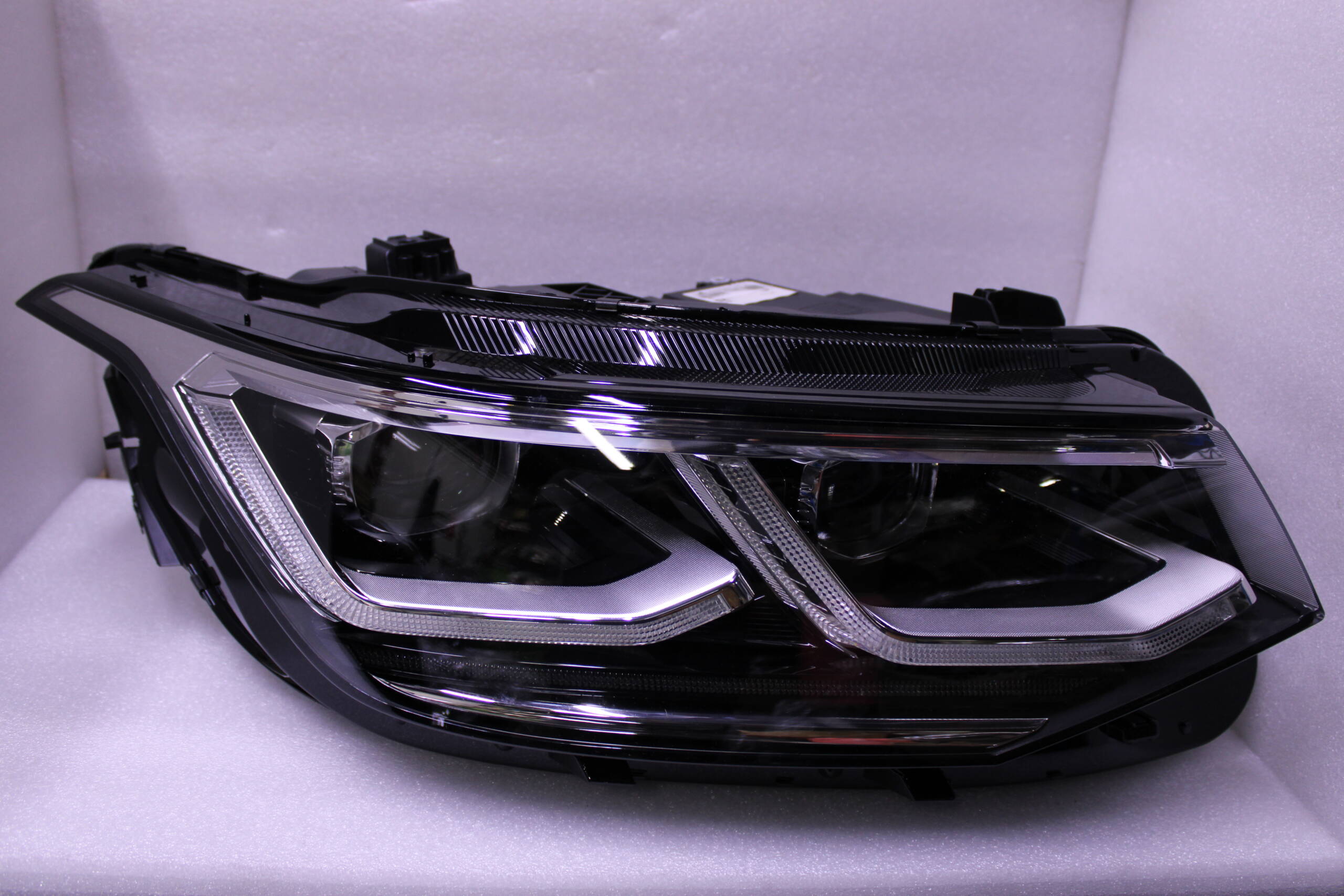 Volkswagen Tiguen LED headight With matrix beam 5NB941114F