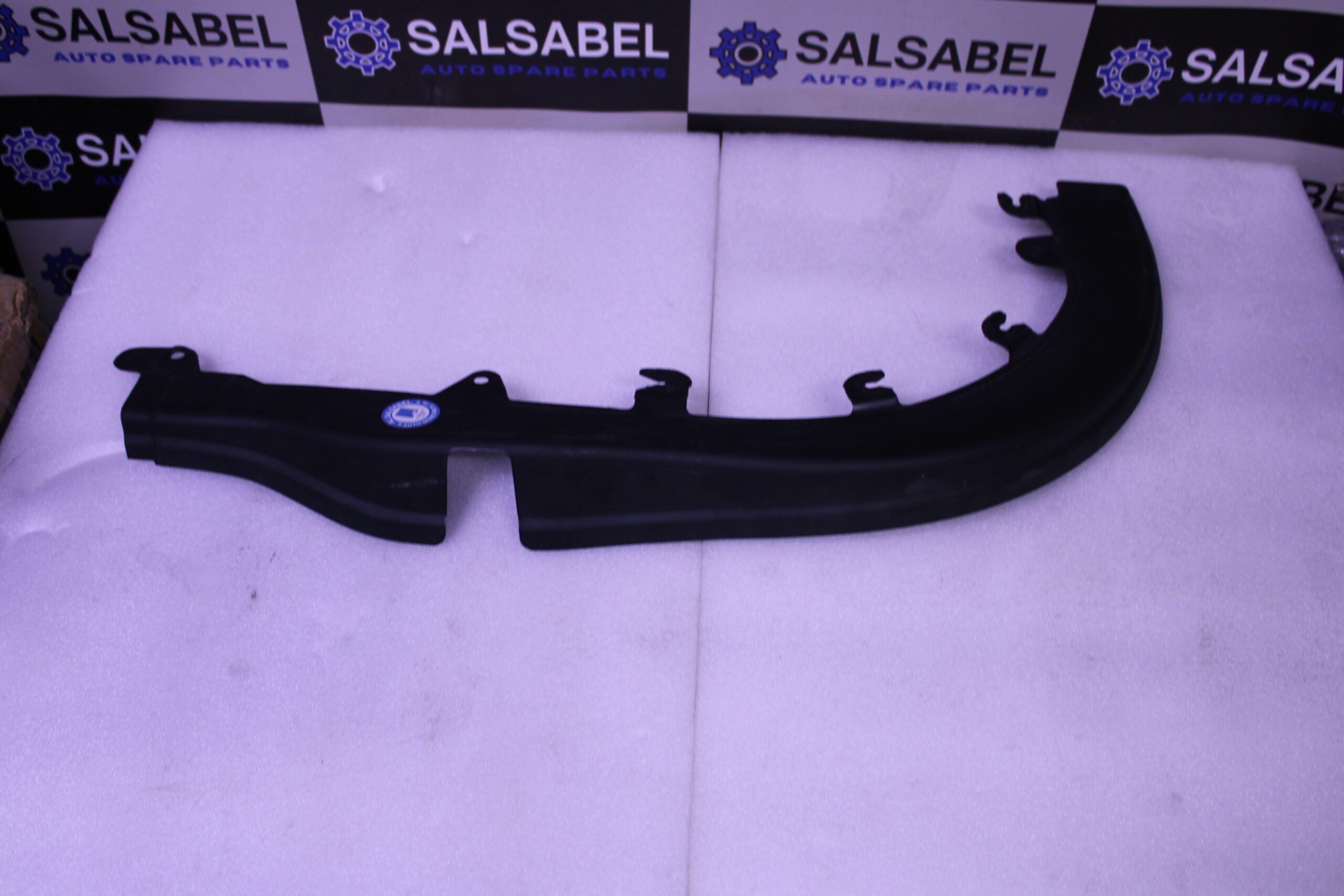 RANGE ROVER VOGUE RIGHT REAR DOOR LOWER TRIM CPLA25626A