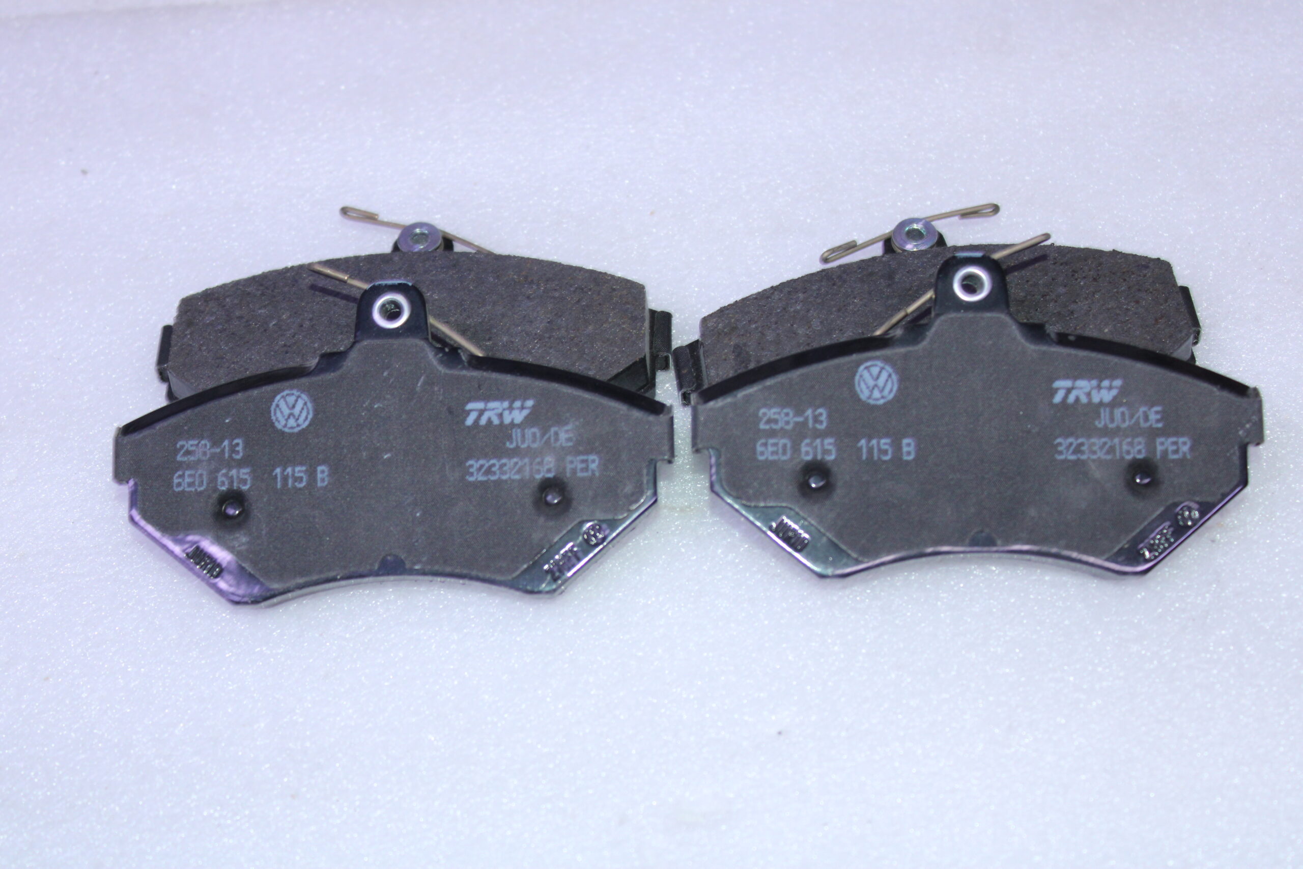 Volkswagen 1 Set Of Brake Pads For Disk Brake 1Hm698151A