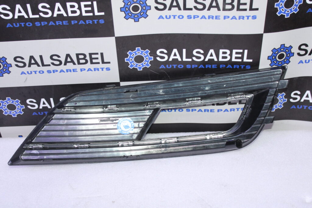 AUDI A4 VENT GRILLE 8KD807681B