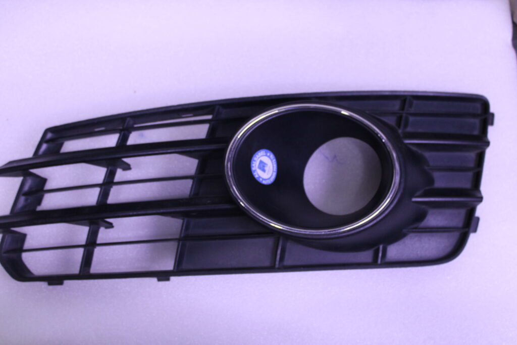 AUDI A7 GRILLE LEFT 4G8807681A