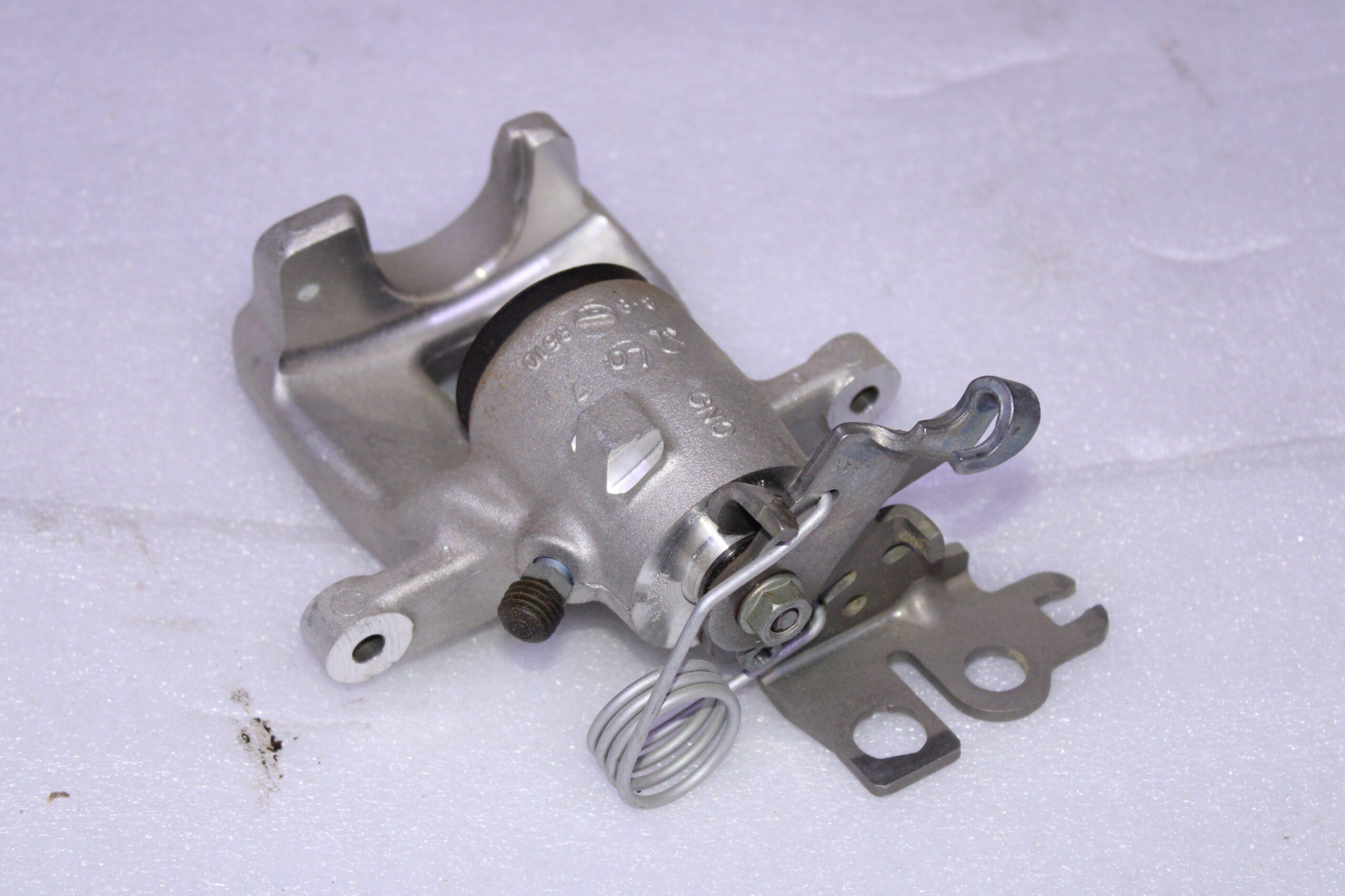 Volkswagen Brake Cailper Housing 2K0615424B