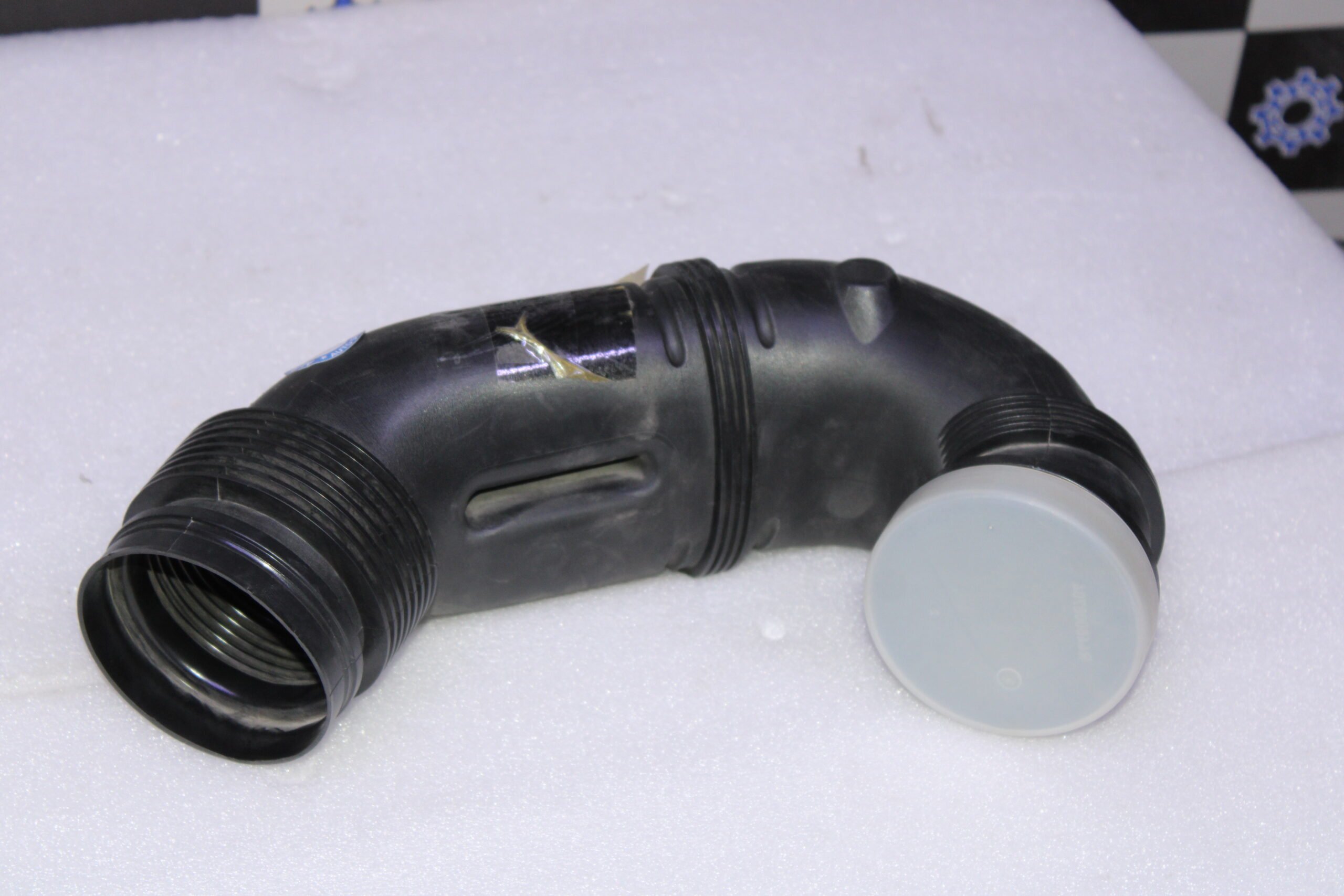 Volkswagen Connecting Pipe 7L0129684A