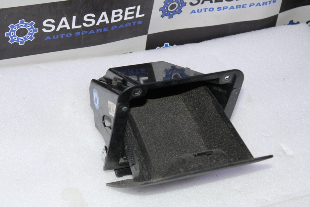 BMW DASHBOARD GLOVE COMPARTMENT BOX B0400227