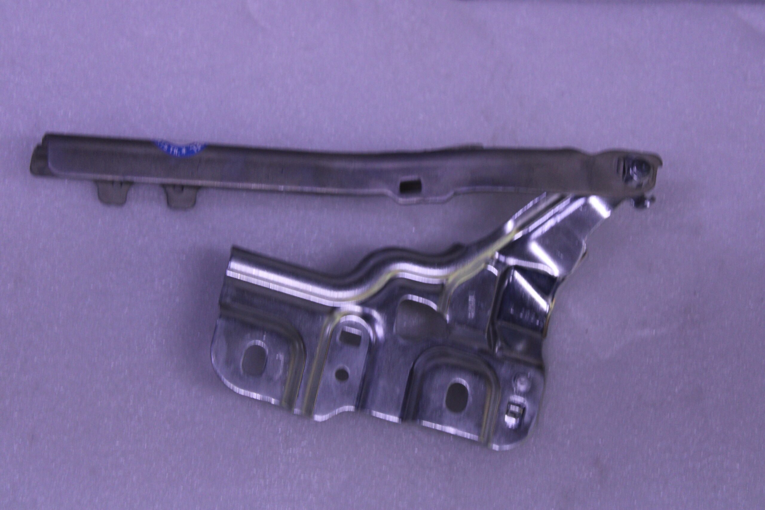 AUDI Q3 RSQ3 LID HINGE LEFT 83A823301