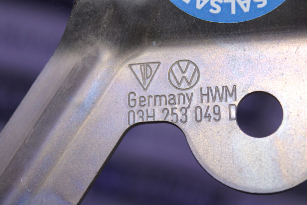 VOLKSWAGEN BRACKET 03H253049D