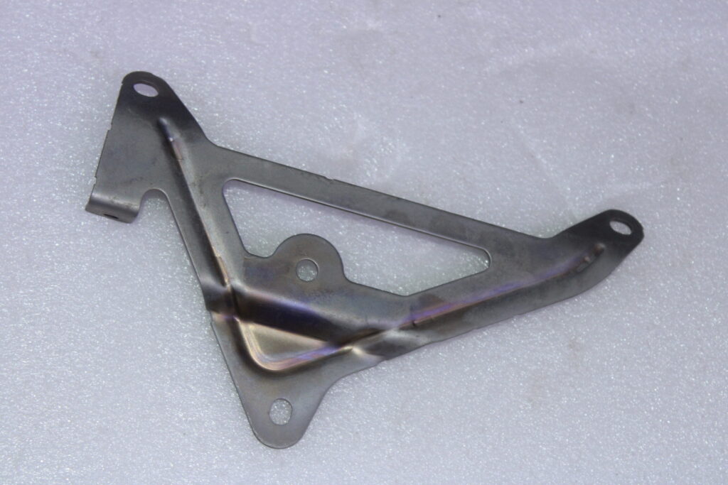 VOLKSWAGEN BRACKET 03H253049D