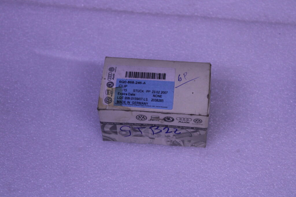 VOLKSWAGEN CLIP 6Q0868246A