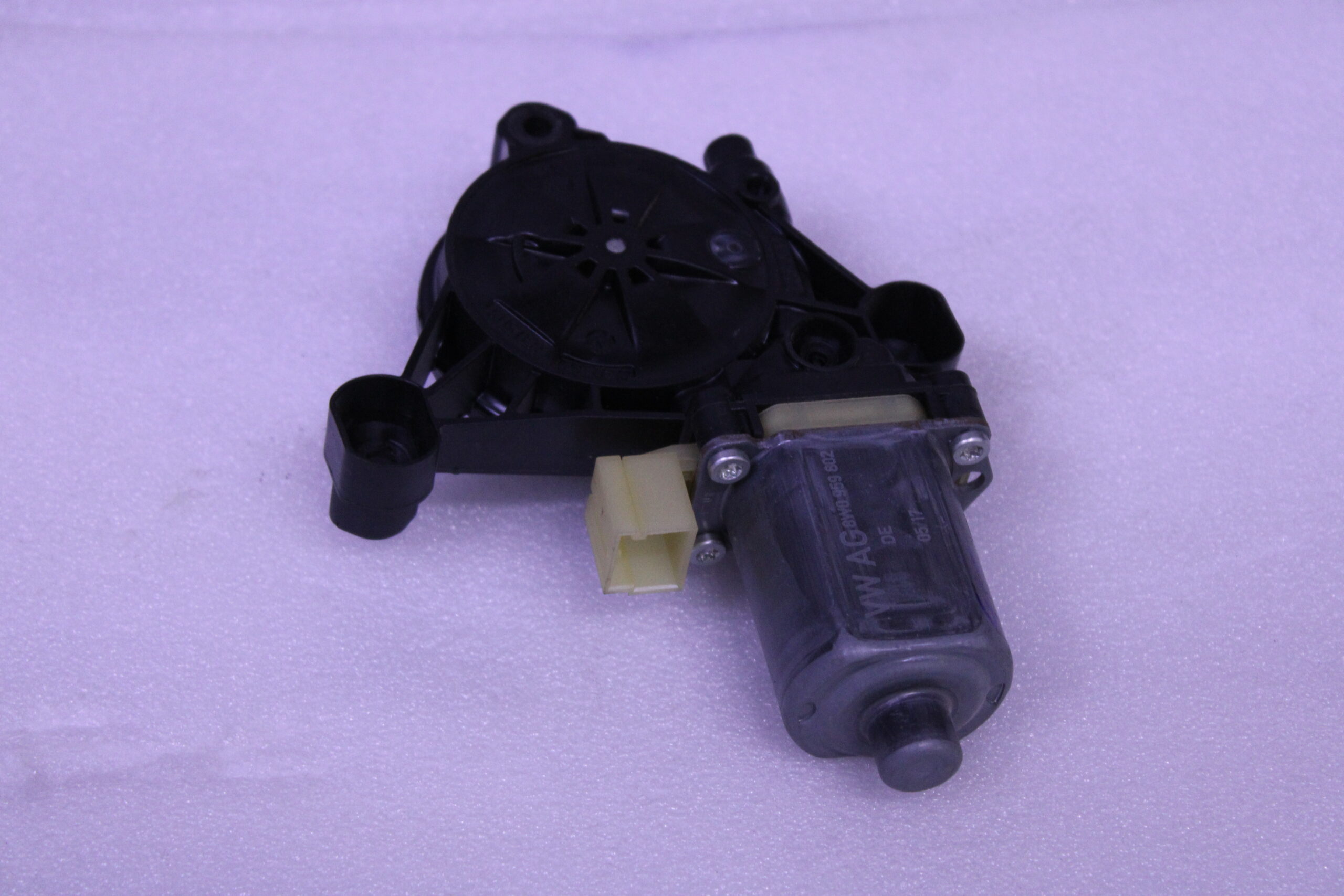 AUDI WINDOW REGULATOR MOTOR RIGHT 8W0959802