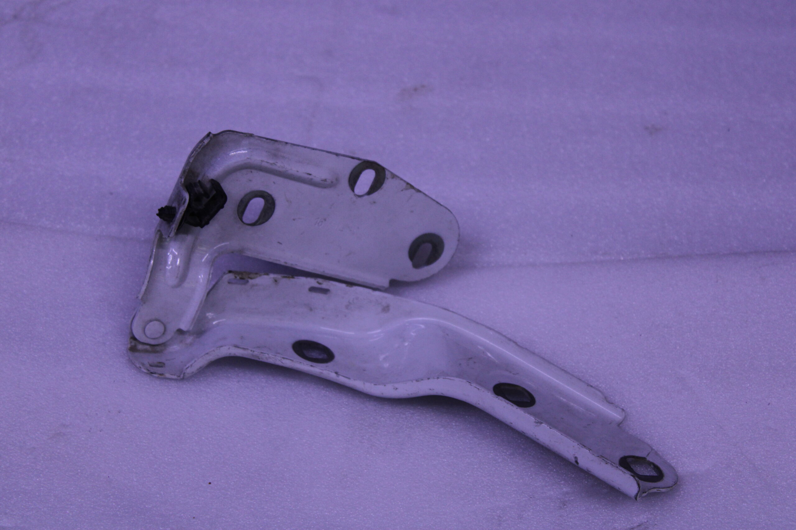 PORSCHE CAYENNE Front Right Bonnet Hinge 7P5823302E