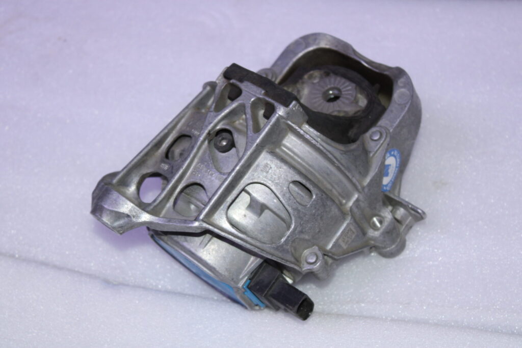 AUDI A8 ENGINE MOUNTING LEFT 4M0199255AK