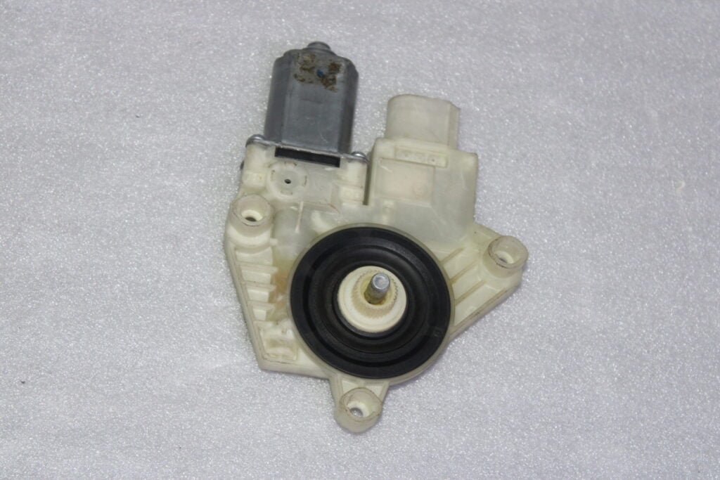 BMW DRIVE FOR WINDOW LIFTER FRONT RIGHT 51337181702