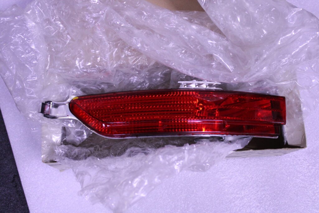 VOLKWAGEN TOUAREG TRIM WITH REFLECTOR 7P6945701E