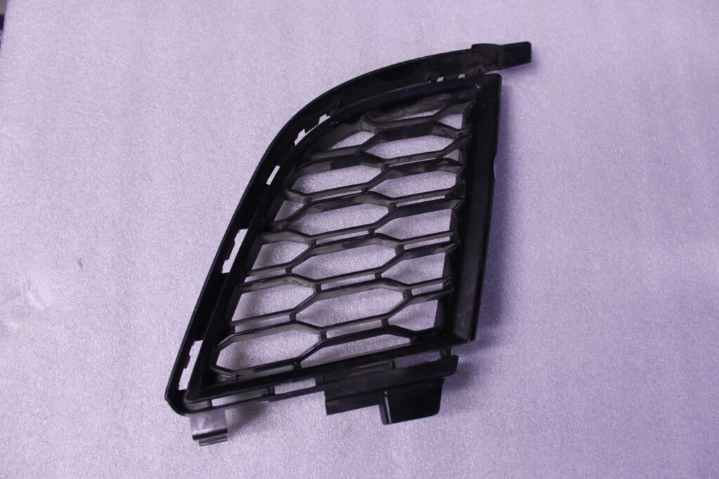 BMW 3 SERIES GRILLE CENTRE LEFT 51118075601