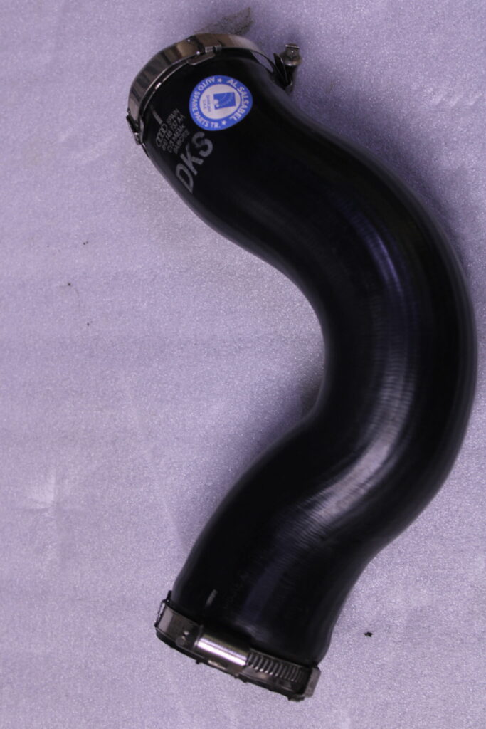 AUDI A8 INTERCOOLER PRESSURE HOSE 4H0145737AA