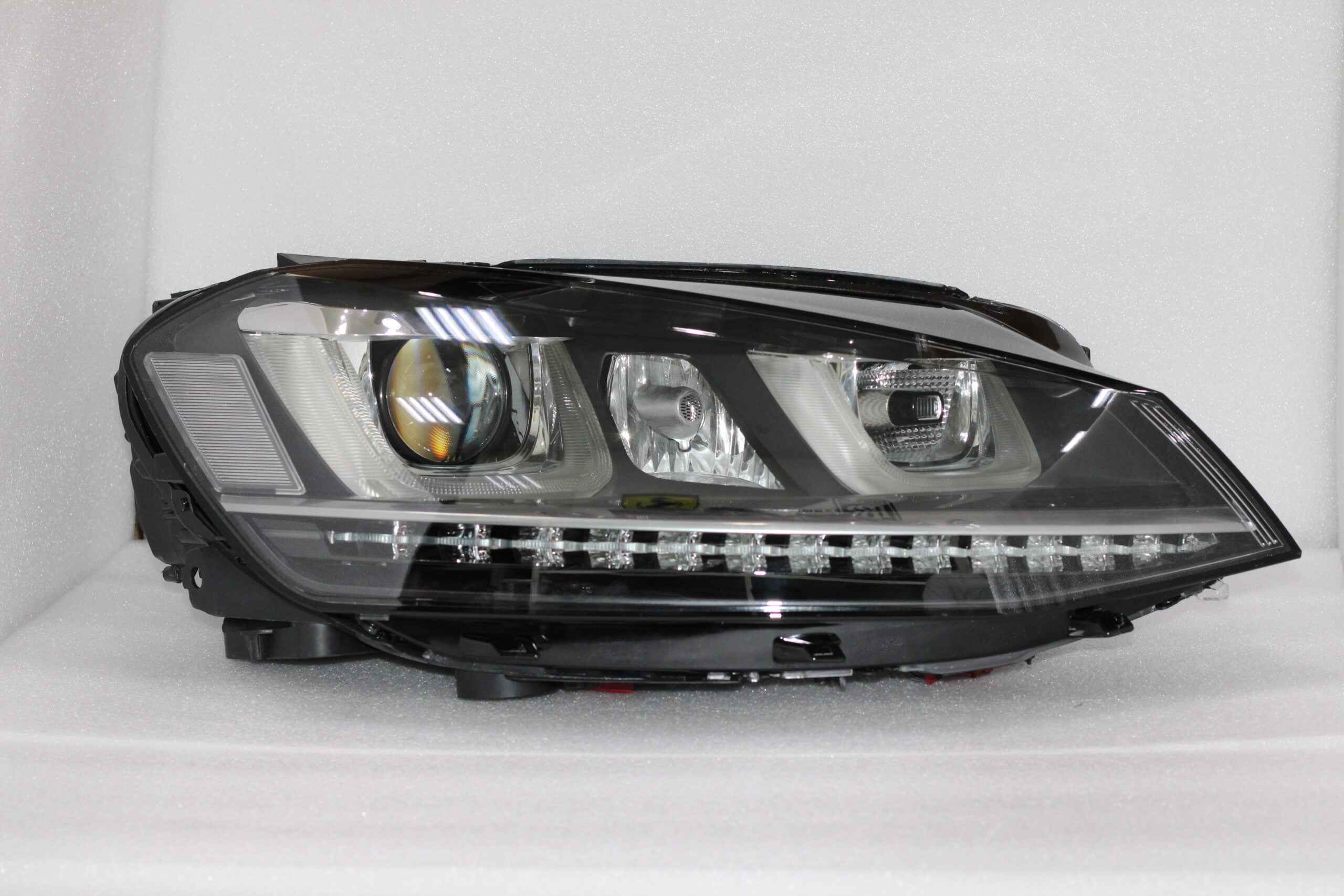 Vw Golf 7 R Xenon Led Headlights 5G1941034B Vw Golf 7 R Xenon Led Headlights 5G1941034B
