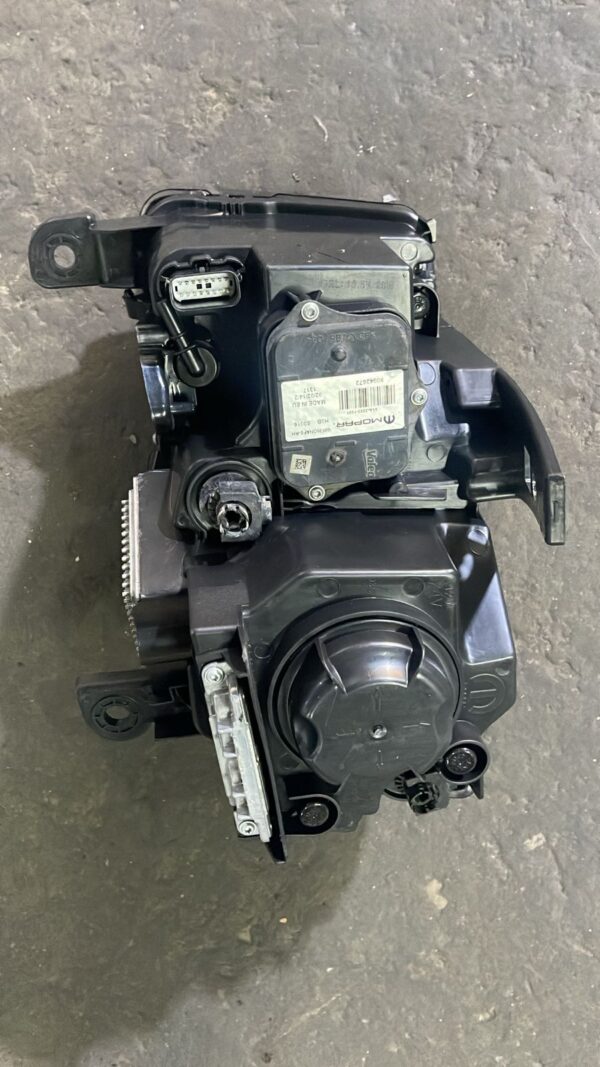 Jeep Grand Cherokee Headlight Right Xenon 6826651Ae