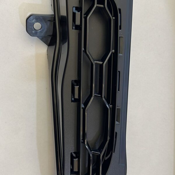 BMW FOG LIGHT COVER RIGHT PASSENGER 51115A08872