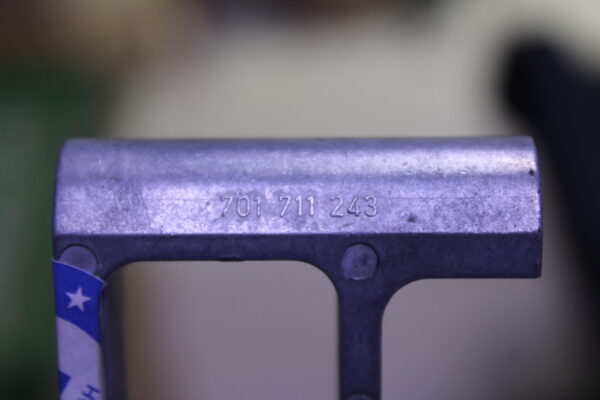 Volkswagen Clevis 701711243