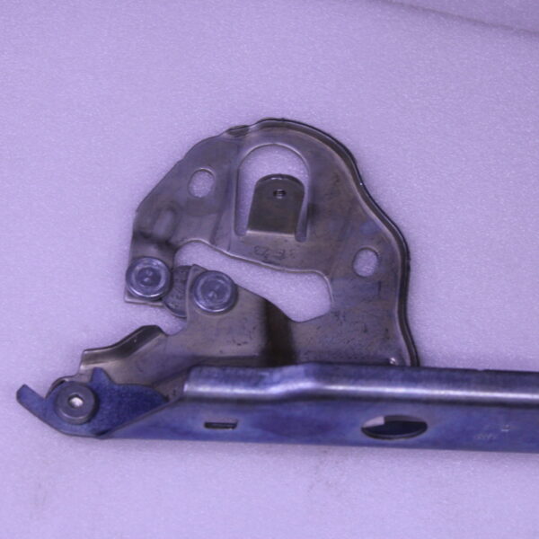 AUDI Q7 LID HINGE 4M0823302