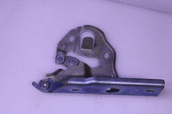 Audi Q7 Lid Hinge 4M0823302
