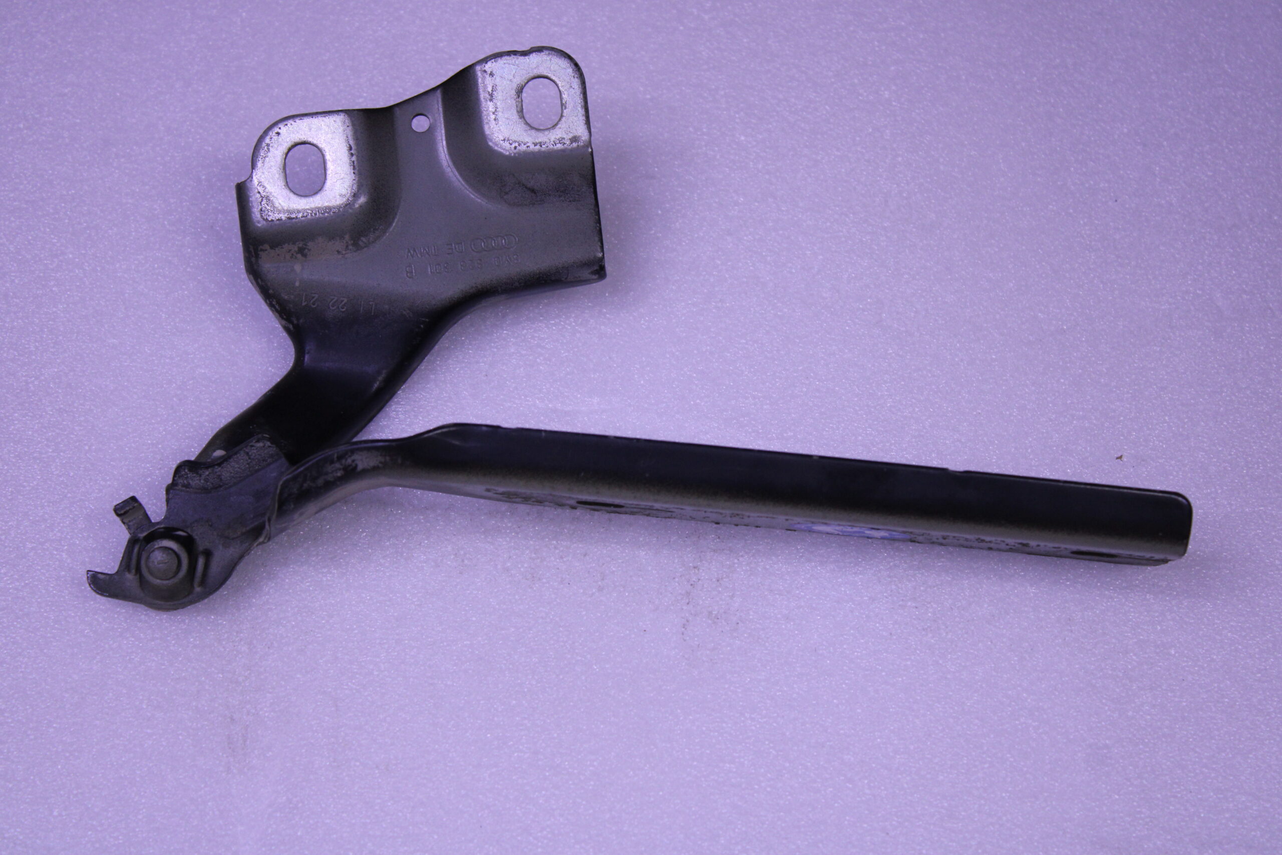 Audi A3 Lid Hinge 8Y0823301B Audi A3 Lid Hinge 8Y0823301B