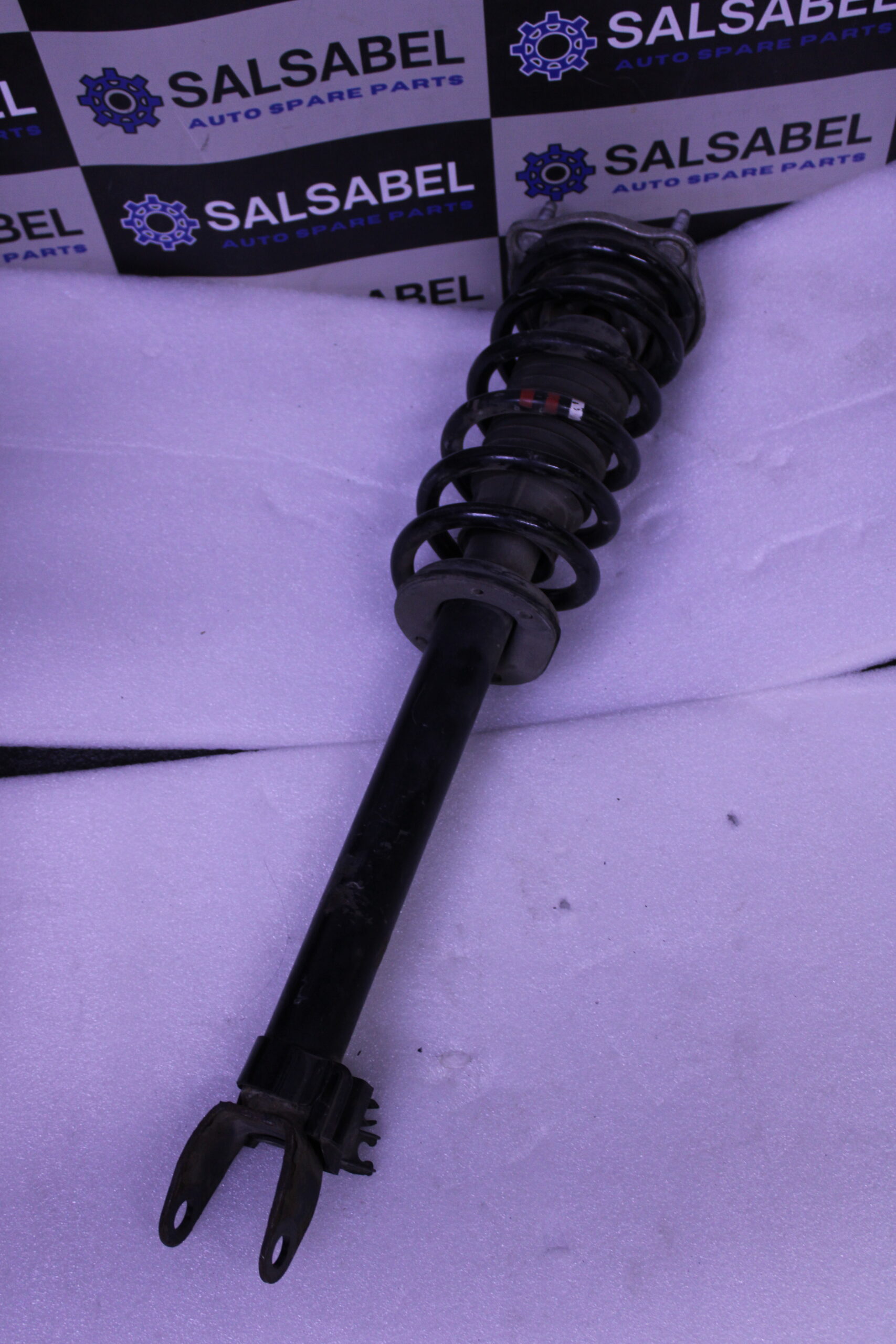 Mercedes C Class W205 Front Left Shock Absorber Strut A2053205768 Mercedes C Class W205 Front Left Shock Absorber Strut A2053205768