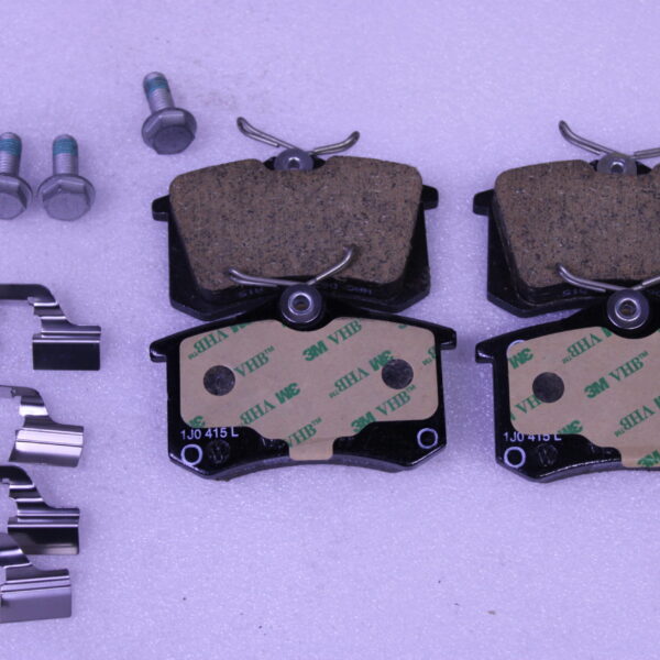 VOLKSWAGEN 1 SET OF BRAKE PADS FOR DISK BRAKE 1J0698451R