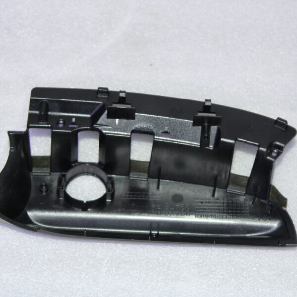 VOLKSWAGEN TRIM FOR VEH RIGHT 7L6858524E 01C