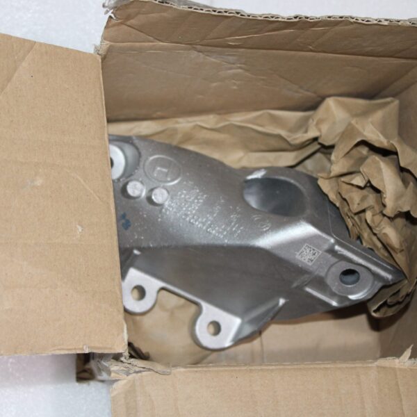 BMW 5 G30 G31 7 G11 G12 8 G14 G15 G16 Engine supporting bracket right 22116871208