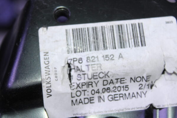 Volkswagen Bracket Fender Right 7P6821152A