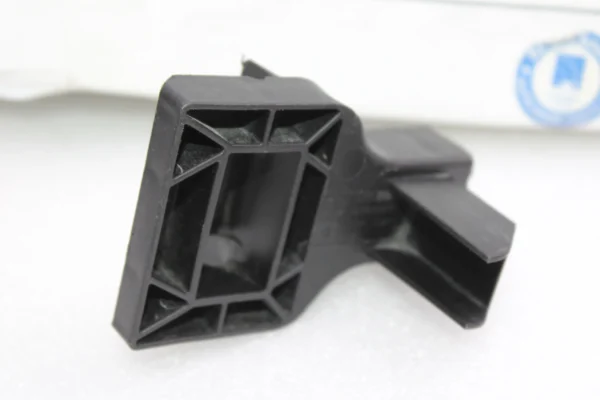 Vw Golf Supprt For Lock Carrier 5H0805593