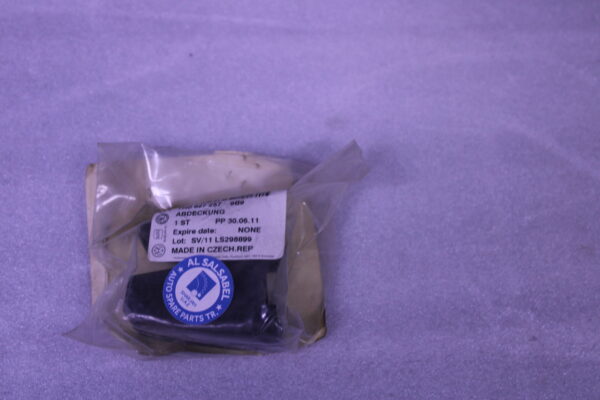Volkswagen Cover 7H0827257 9B9
