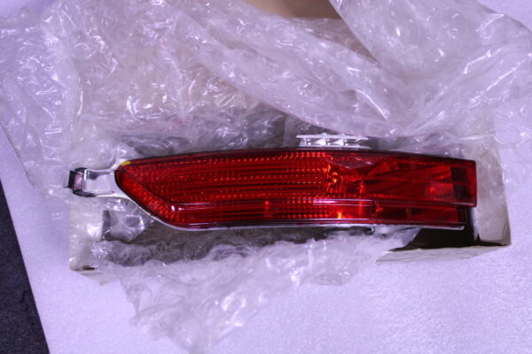 Volkwagen Touareg Trim With Reflector 7P6945701E