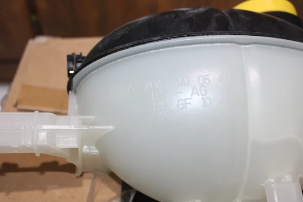 Mercedes Benz Front Expansion Tank Engine Coolant Reservoir 2045000749