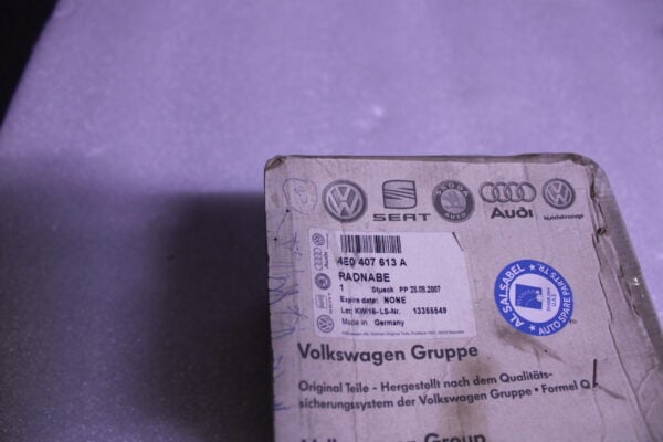 Volkswagen Phaeton Wheel Hub 4E0407613A
