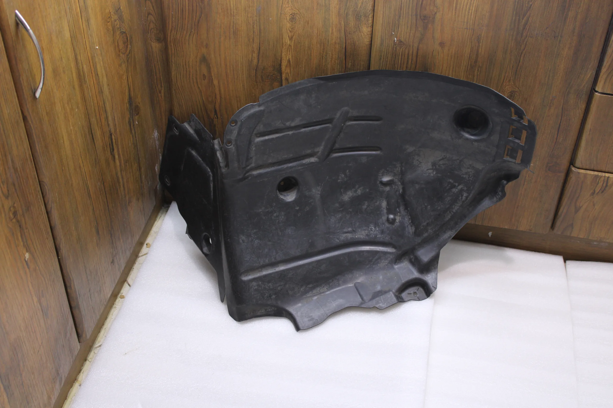 Mercedes Benz W205 Front Fender Inner R 2056900230 Mercedes Benz W205 Front Fender Inner R 2056900230