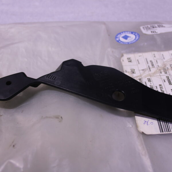 Audi Q3 Adapter left 83A807083