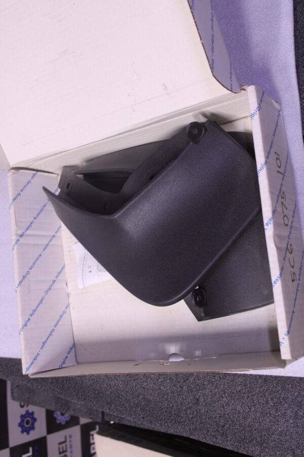 Volkswagen Mud Flaps Left And Right 5C6075101