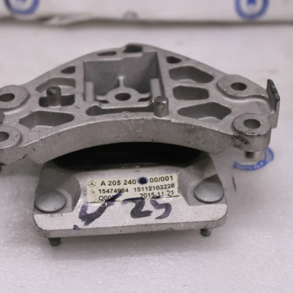MERCEDES BENZ C E GEAR MOUNTING 2052402500