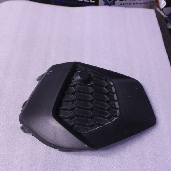 AUDI A3 AIR GUIDE GRILLE 8Y0807682A