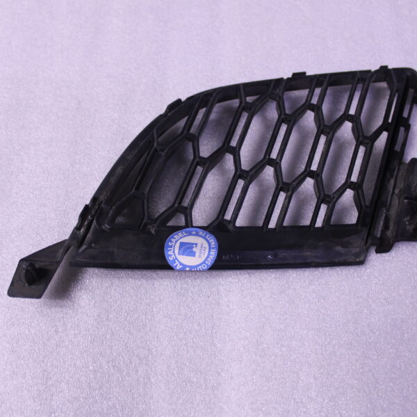 BMW 3 SERIES GRILLE CENTRE LEFT 51118075601