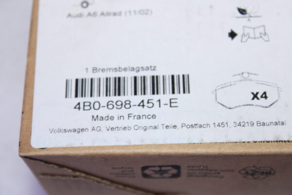 Volkswagen 1 Set Of Brake Pads For Disk Brake 4B0698451E