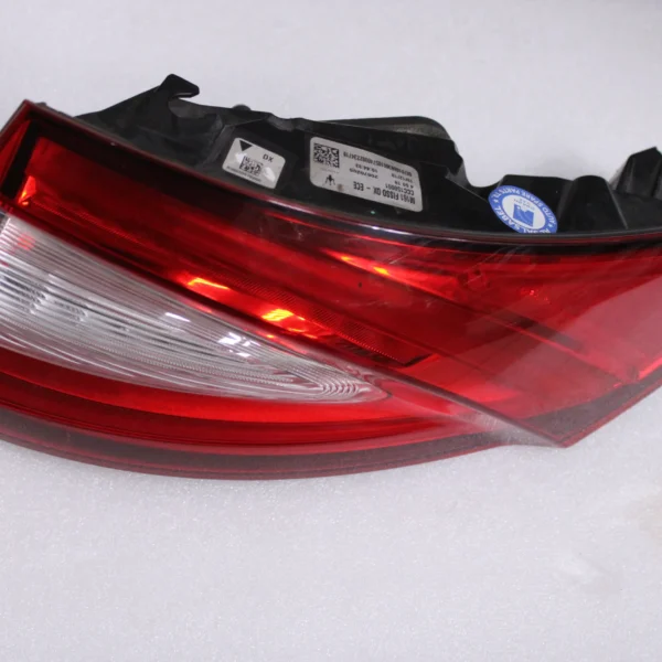 MASERATI LEVANTE STOP light Rear Light Right 20670205