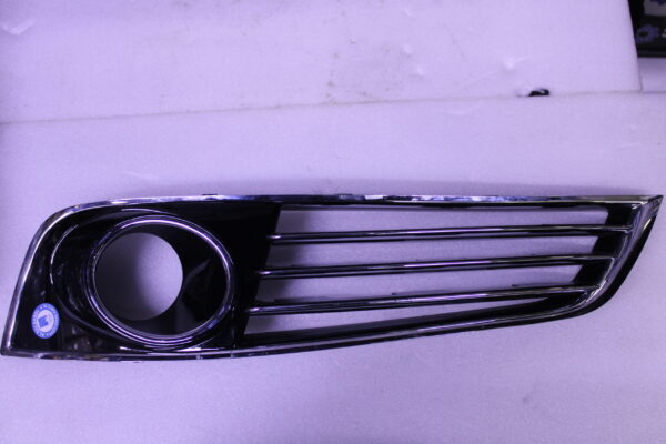 Audi A8 Grille Left 4H0807679