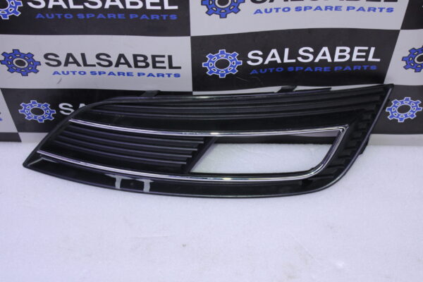 Audi A4 Vent Grille 8K0807682B - Image 4
