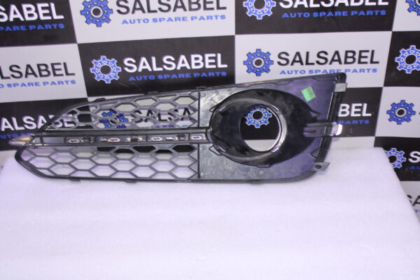 Audi A8 Grille Right 4H0807680Ab